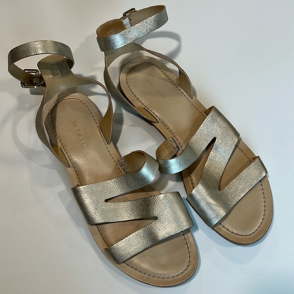 Marc Fisher -‎ 10, gold FLAUNT gladiator flat sandals
